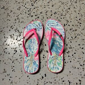 Lilly Pulitzer flip flops size 7/8